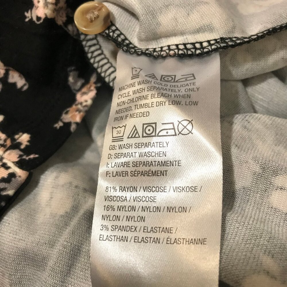Issac Mizrahi Live! Black Floral Print Blouse Top EUC Medium M Button Down Front - Picture 9 of 9